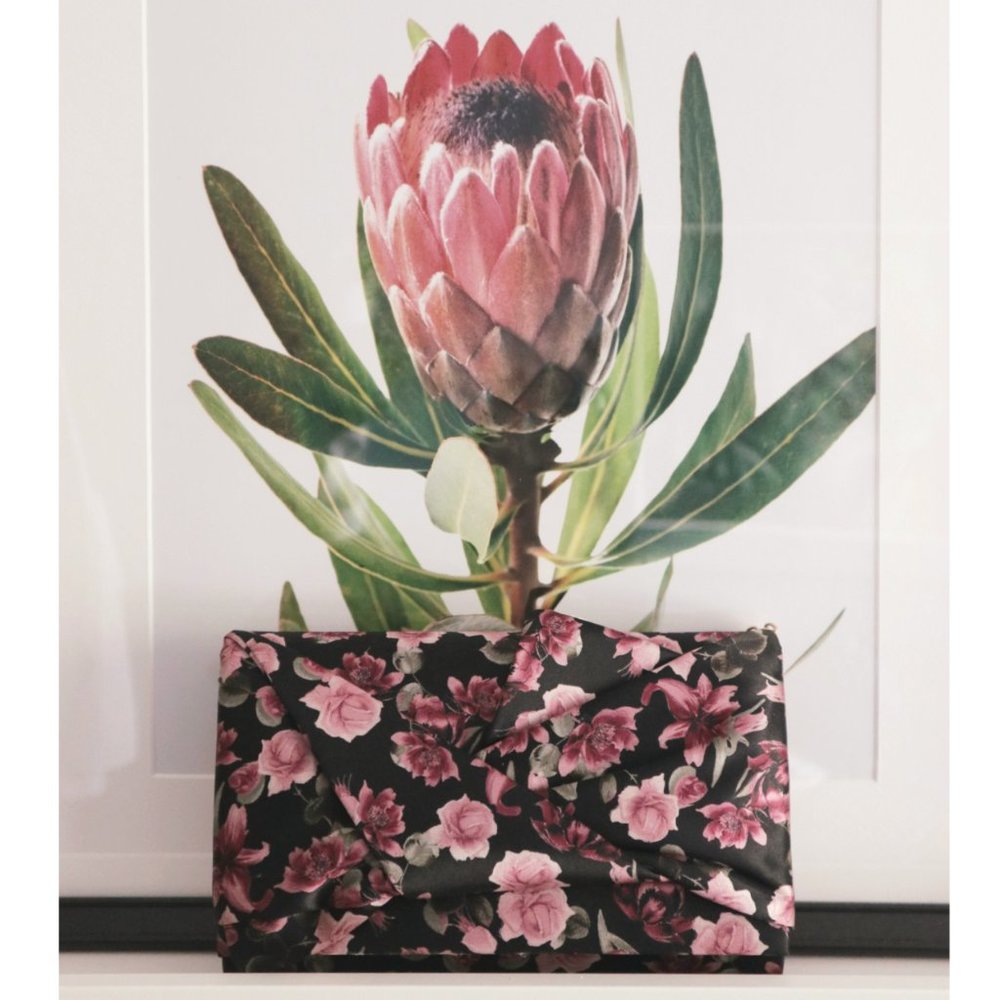 Le Château Bow clutch